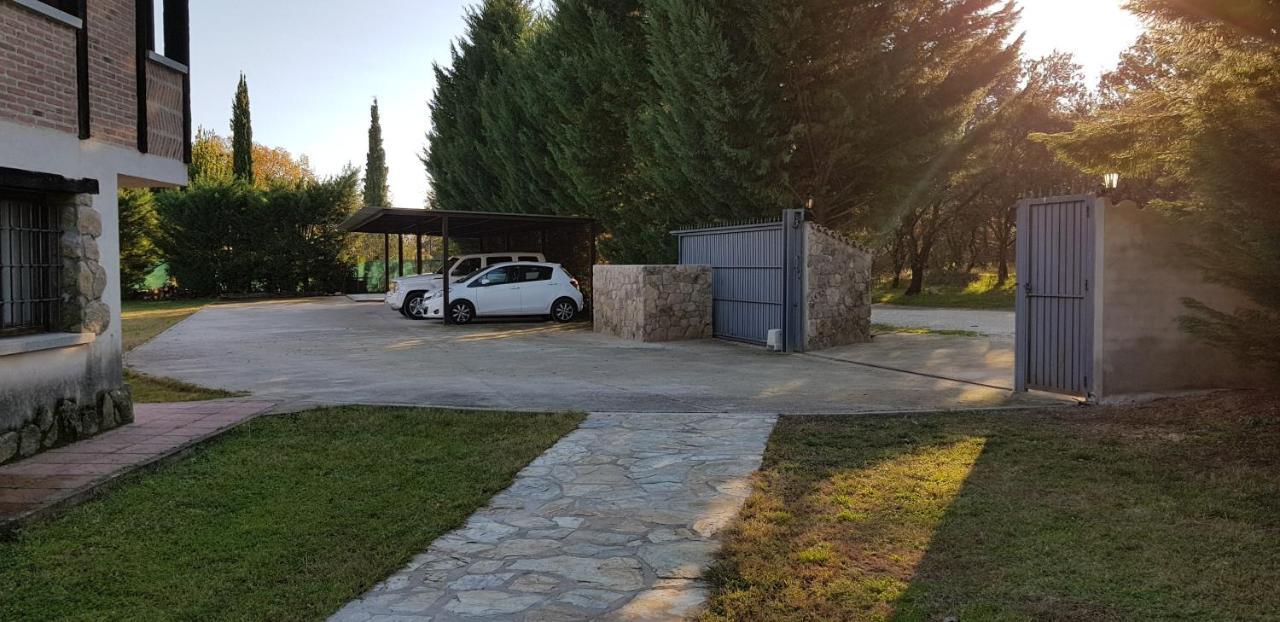 Esencia De Gredos Guest House Ramacastanas ภายนอก รูปภาพ